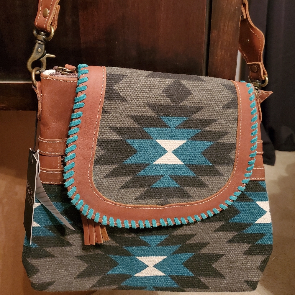 Myra Crossbody